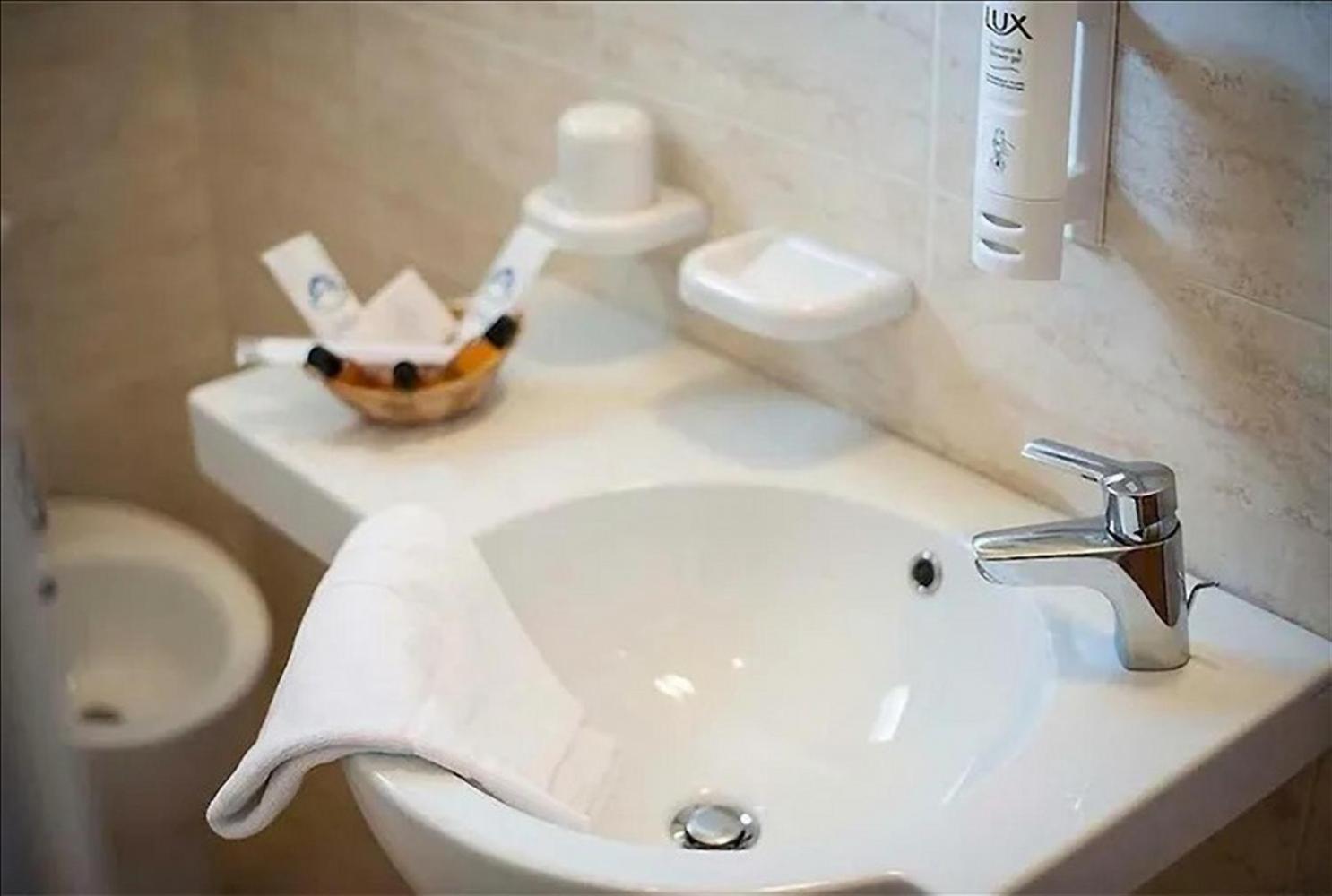 Hotel Milord Чезенатико Екстериор снимка
