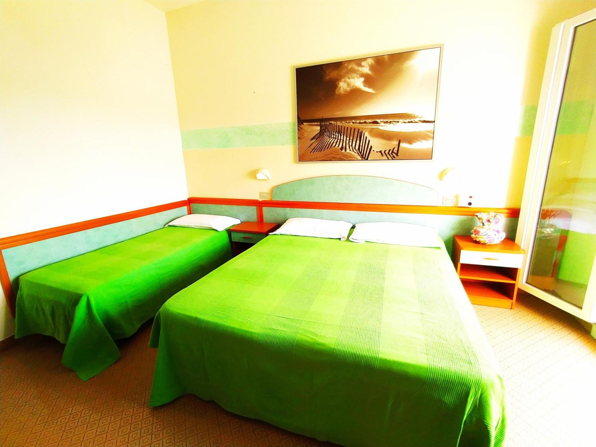 Hotel Milord Чезенатико Екстериор снимка