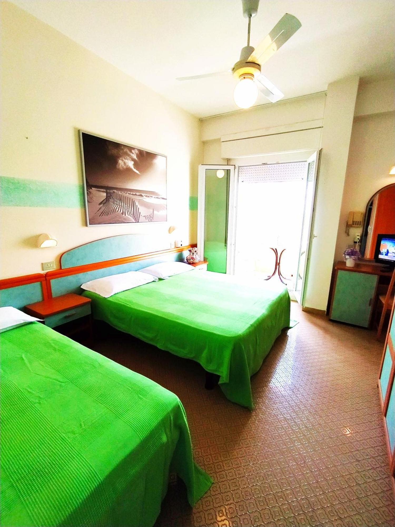 Hotel Milord Чезенатико Екстериор снимка