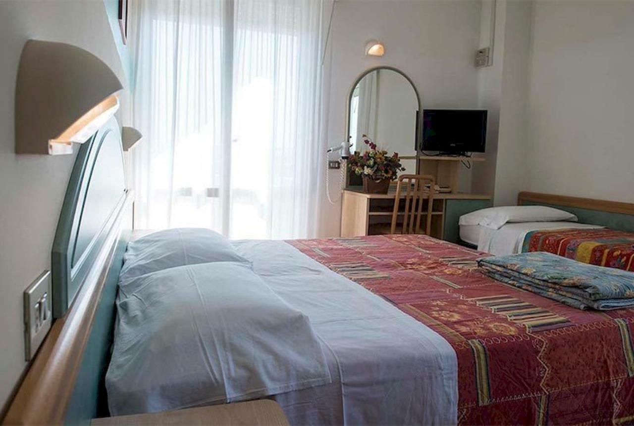 Hotel Milord Чезенатико Екстериор снимка