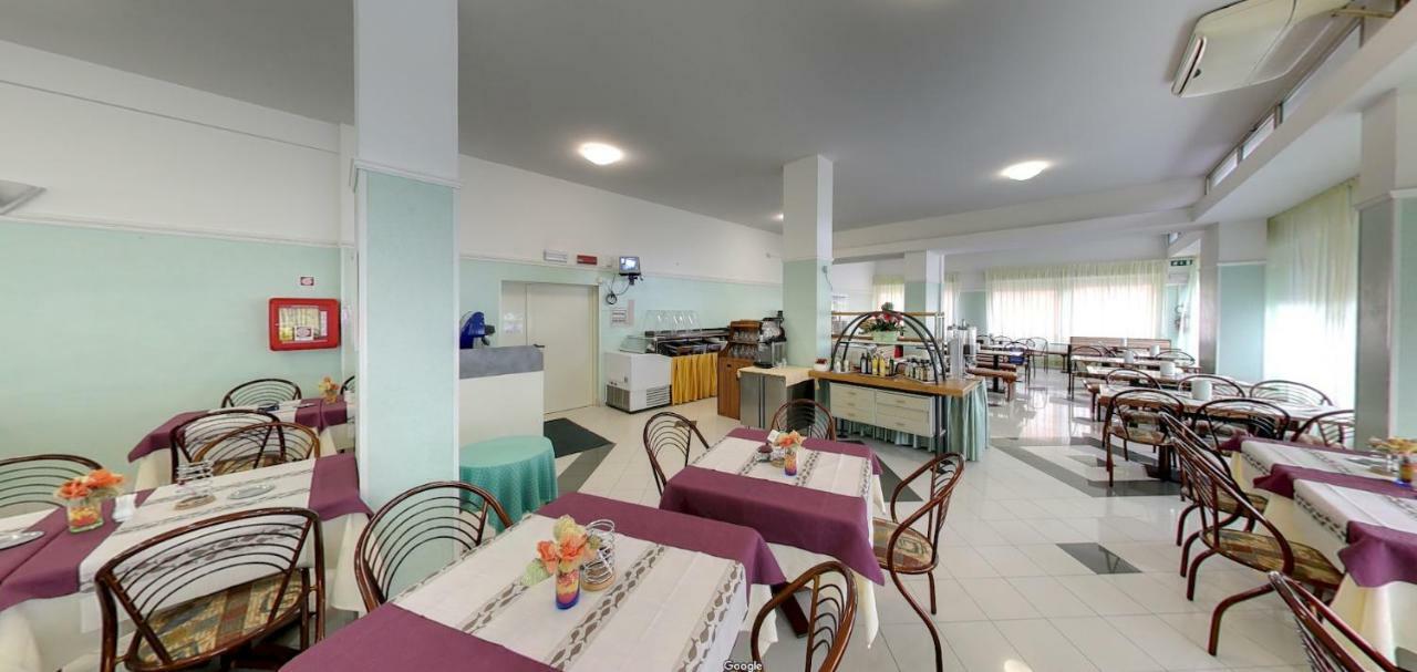 Hotel Milord Чезенатико Екстериор снимка