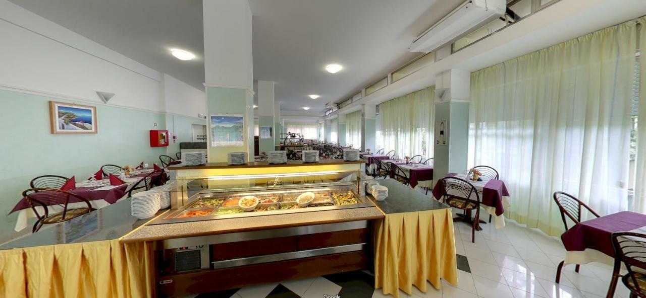 Hotel Milord Чезенатико Екстериор снимка